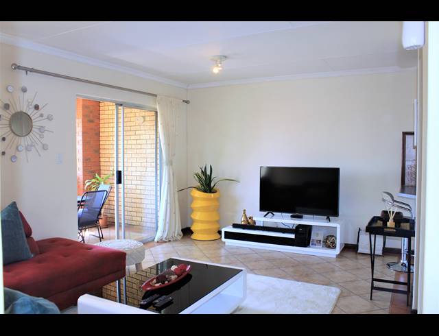 2 BEDROOM APARTMENT SOLD IN MOOIKLOOF RIDGE